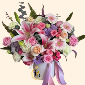 Elegante Box con Flores Primaverales Rosadas