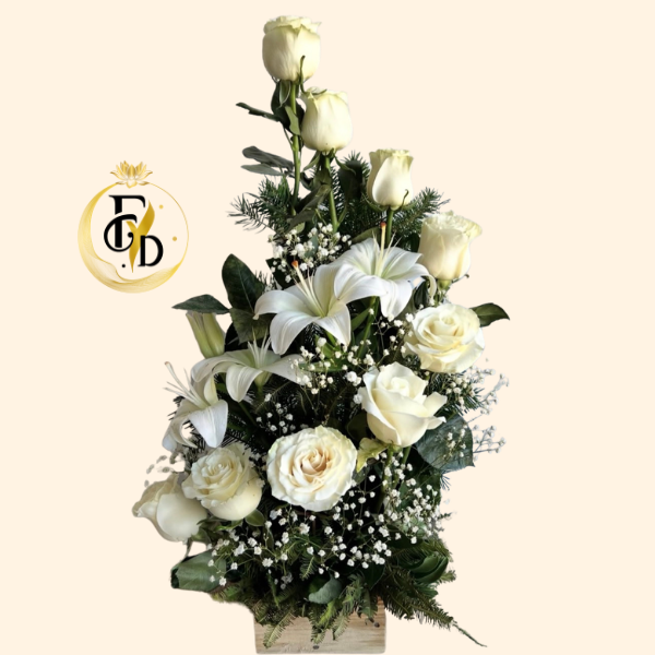 Arreglo en Escalas de Rosas Blancas